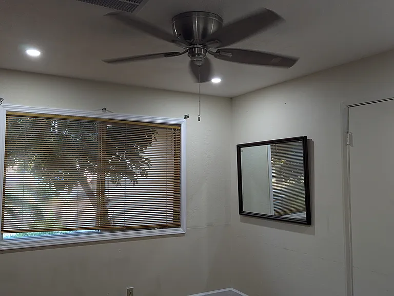 1013 Iris Ave — Photo 7