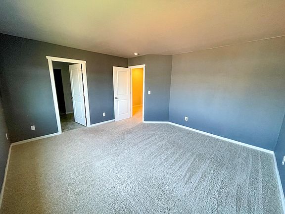 3rd image of 6922 Oleander Ave NE