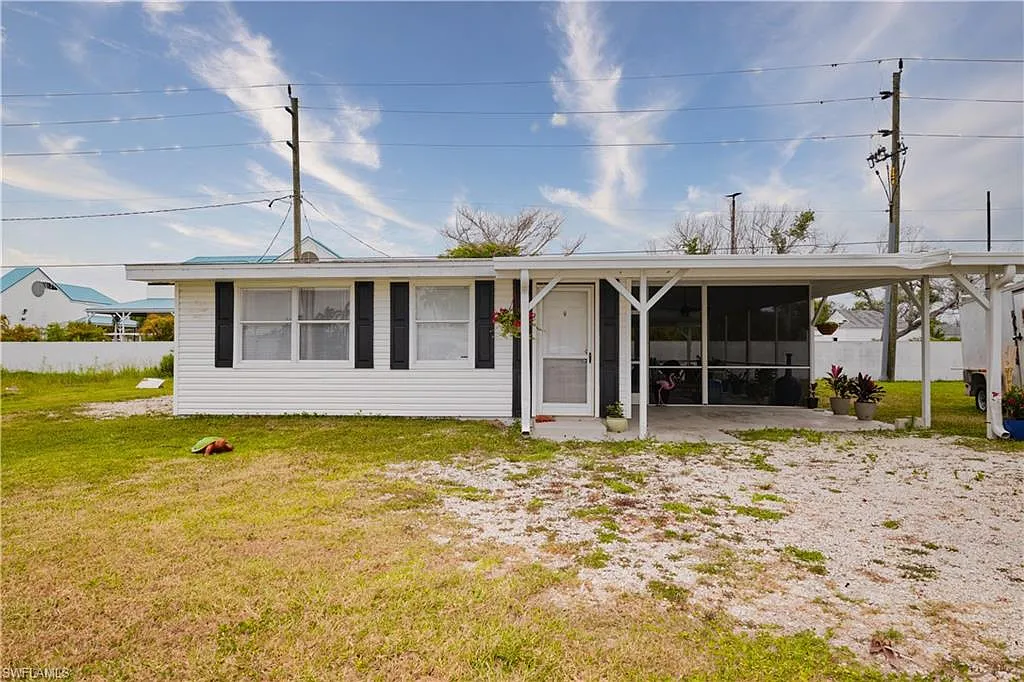 2 bed, 1.0 bath, 1038 sqft, $1,750 — Photo 1