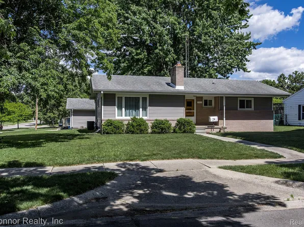 905 Virginia Ave, Marysville, MI 48040