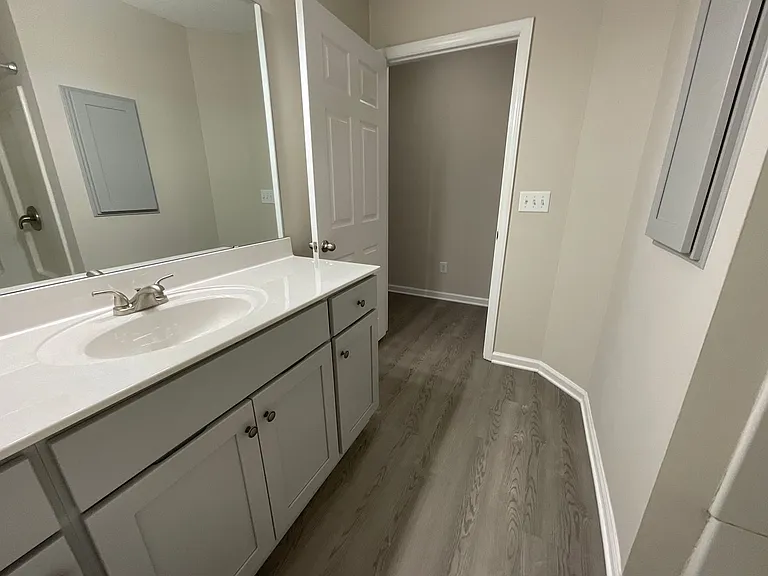 Meridian Park Apartments — Photo 204