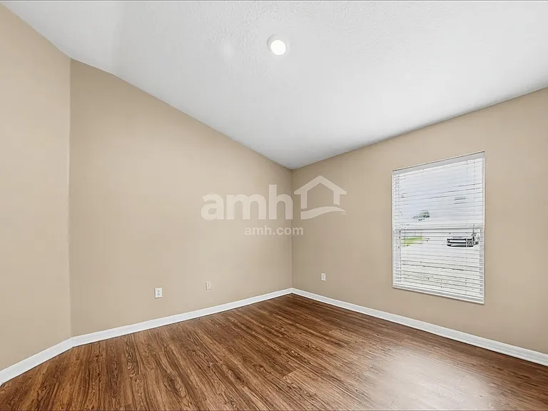 2305 Lawrence Hall St — Photo 18