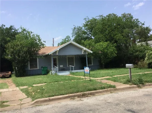 704 W Elm St, Olney, TX 76374