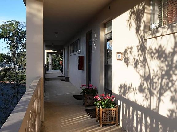 2nd image of 700 Melrose Ave APT A25