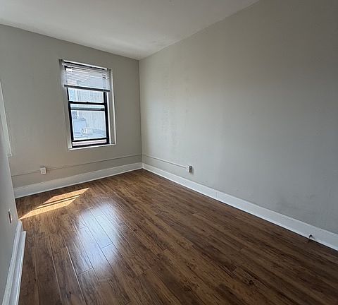 3rd image of 346 Hanover St #4