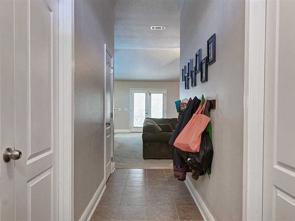 5th image of 6121 Chester Dr