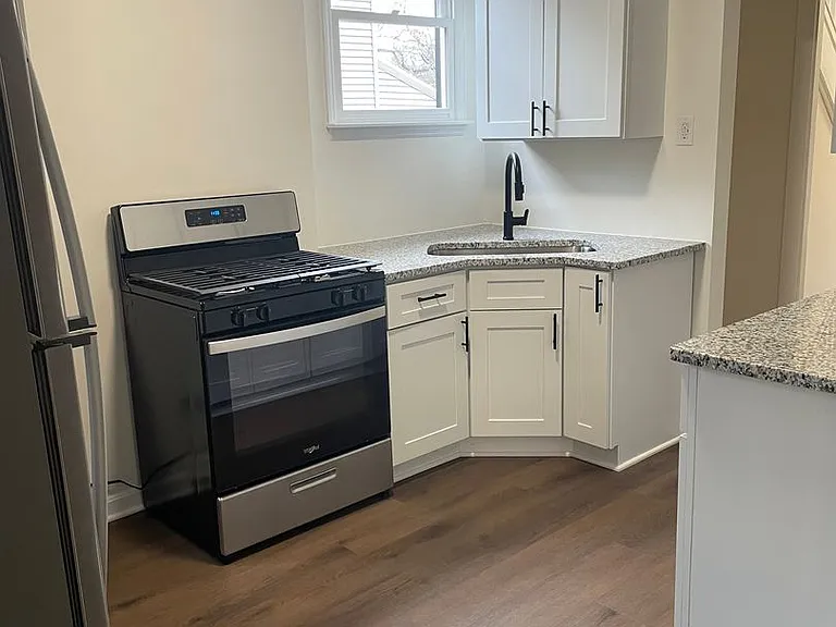 729 Grand Ave — Photo 4