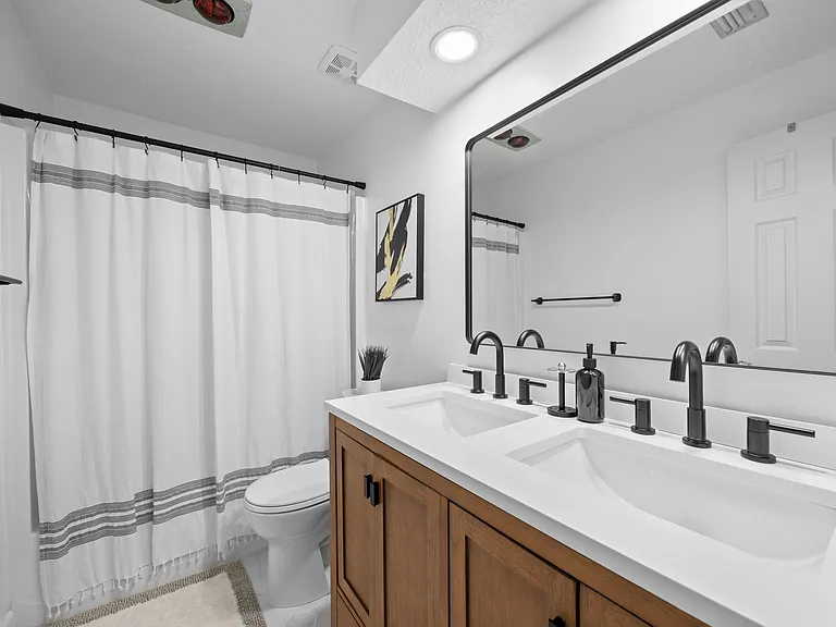 532 Roosevelt Ave #532 — Photo 3