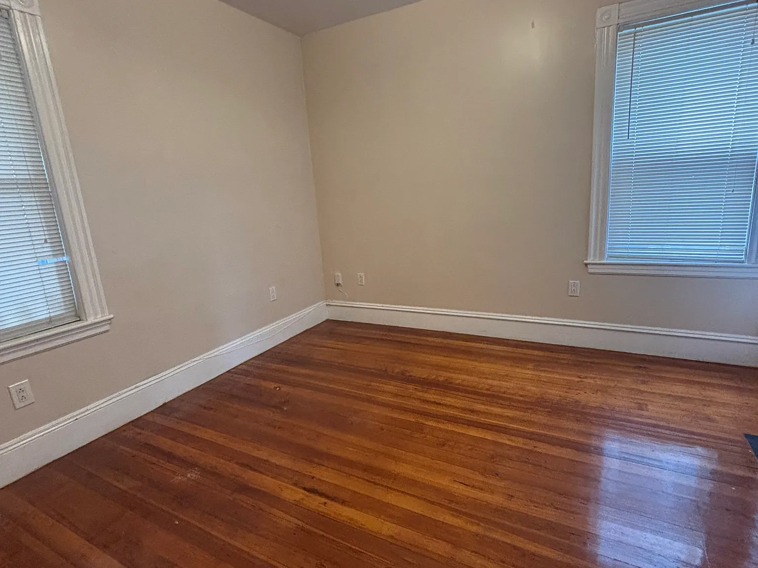3 bed, 1100 sqft, $3,000 — Photo 4