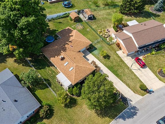 4th image of 813 Twin Oaks Dr