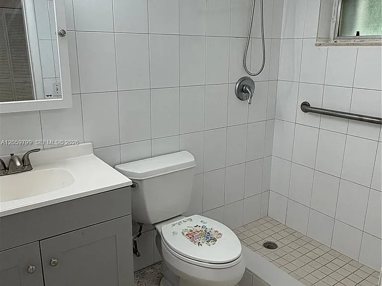 240 E 8th St #3 — Photo 14