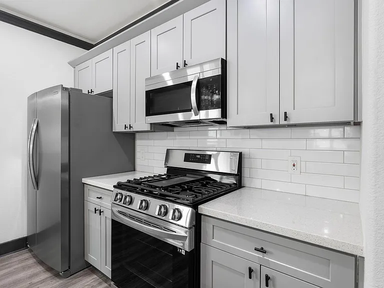 913 Panama St — Photo 7