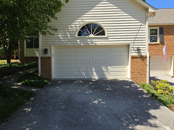3rd image of 909 Miles Ct