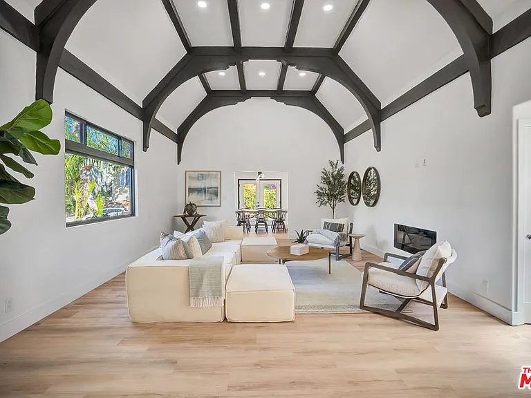 1145 S Longwood Ave — Photo 3