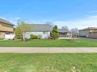 7611 S 78th Ct, Bridgeview, IL 60455