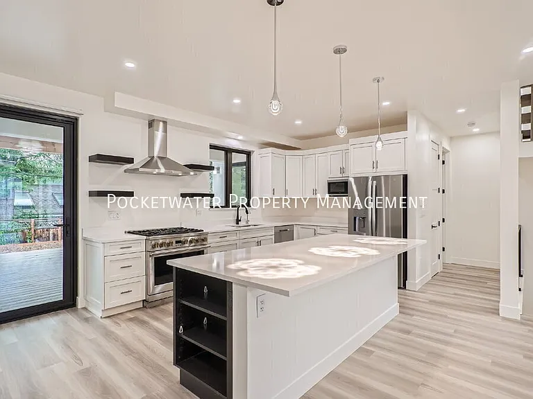 3595 Darley Ave — Photo 9