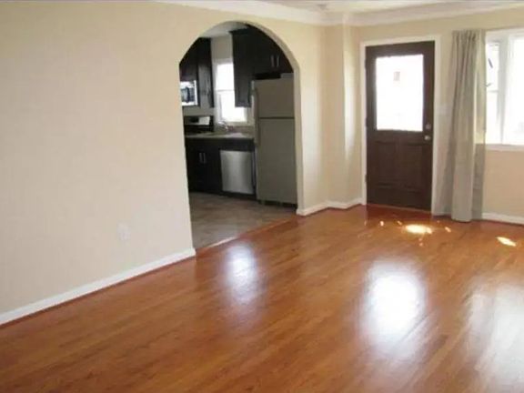3rd image of 4644 Quimby Ave