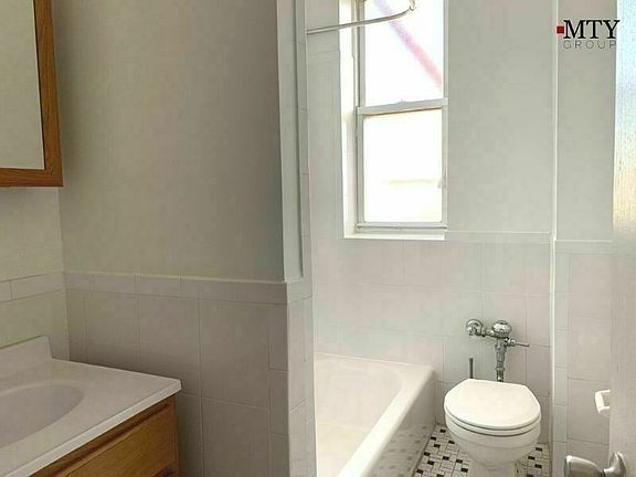 5th image of 164-18 43rd Ave APT C4