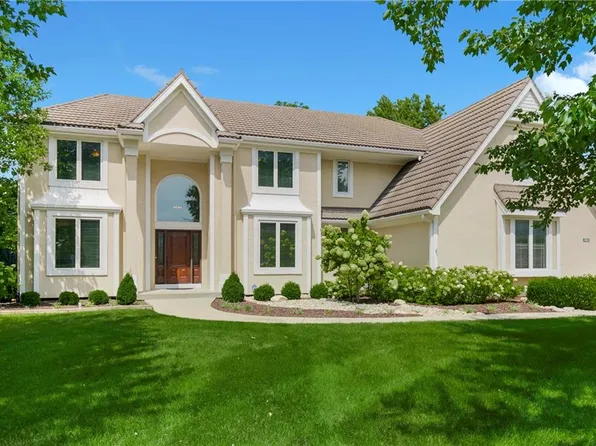 1824 SW Summit Valley Dr, Lees Summit, MO 64081
