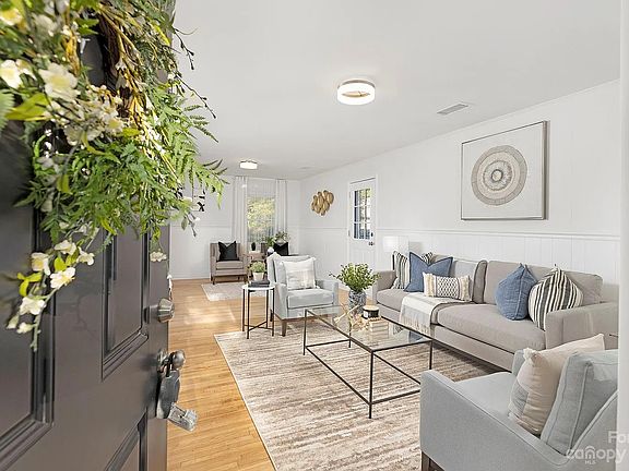 2nd image of 900 Tilden Rd