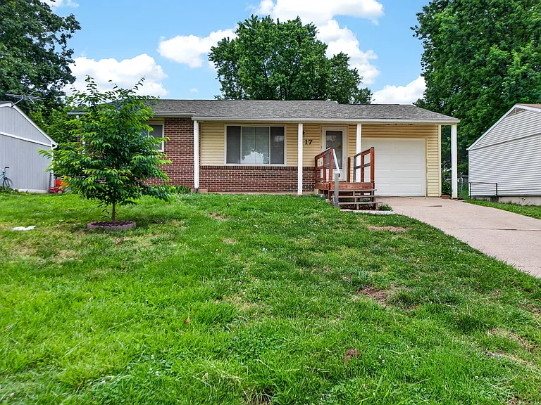 17 Hill Pl — Photo 1