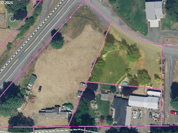 4th image of 4 Fairway Dr
