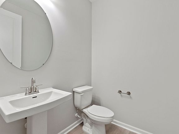 4th image of 200 Winterberry St