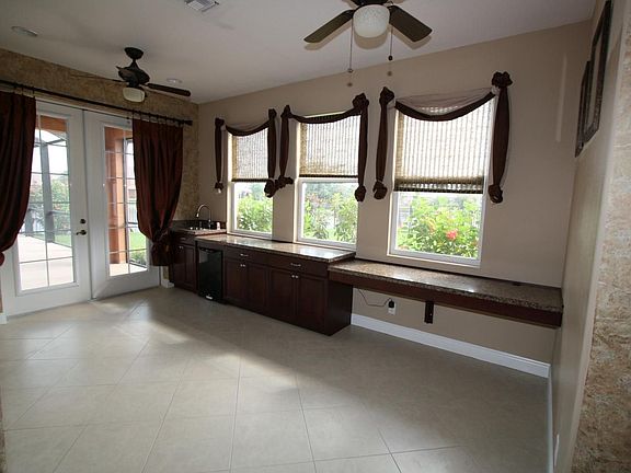 Sun room with pull out drawers, Fridge and Sink