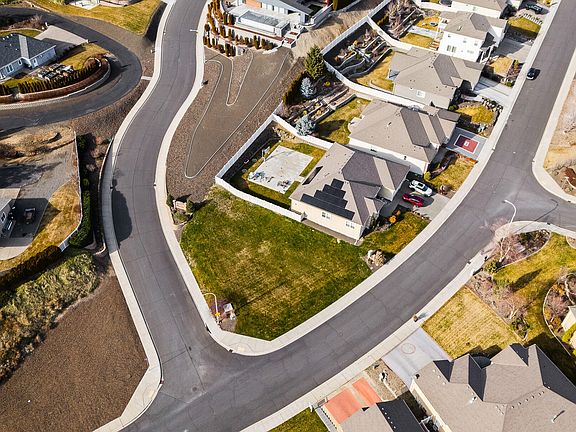 4th image of 610 N 74th Ave