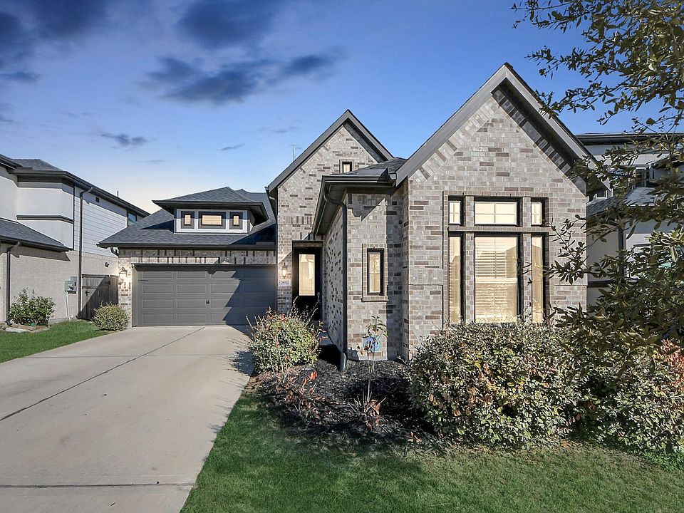 1st image of 28910 Hauter Way