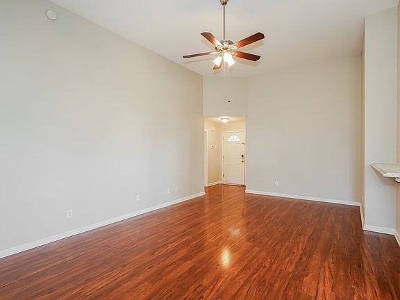 5th image of 268 Iris Dr