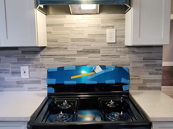 3rd image of 255 Schley St Floor 2