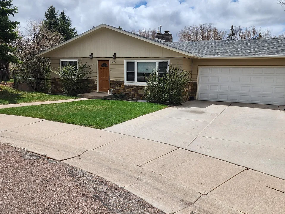 1206 Downey St