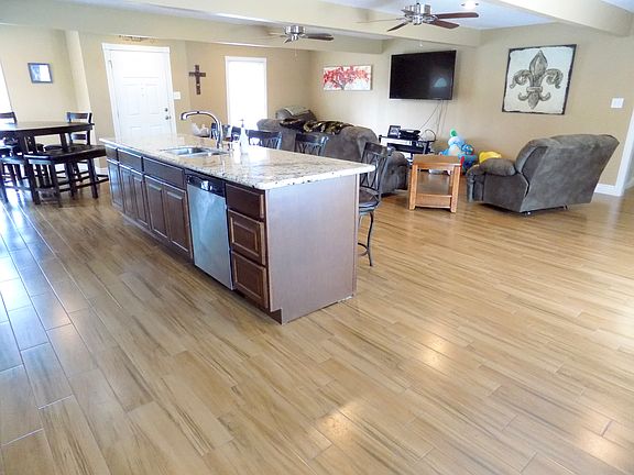 4th image of 385 Westmeade Dr