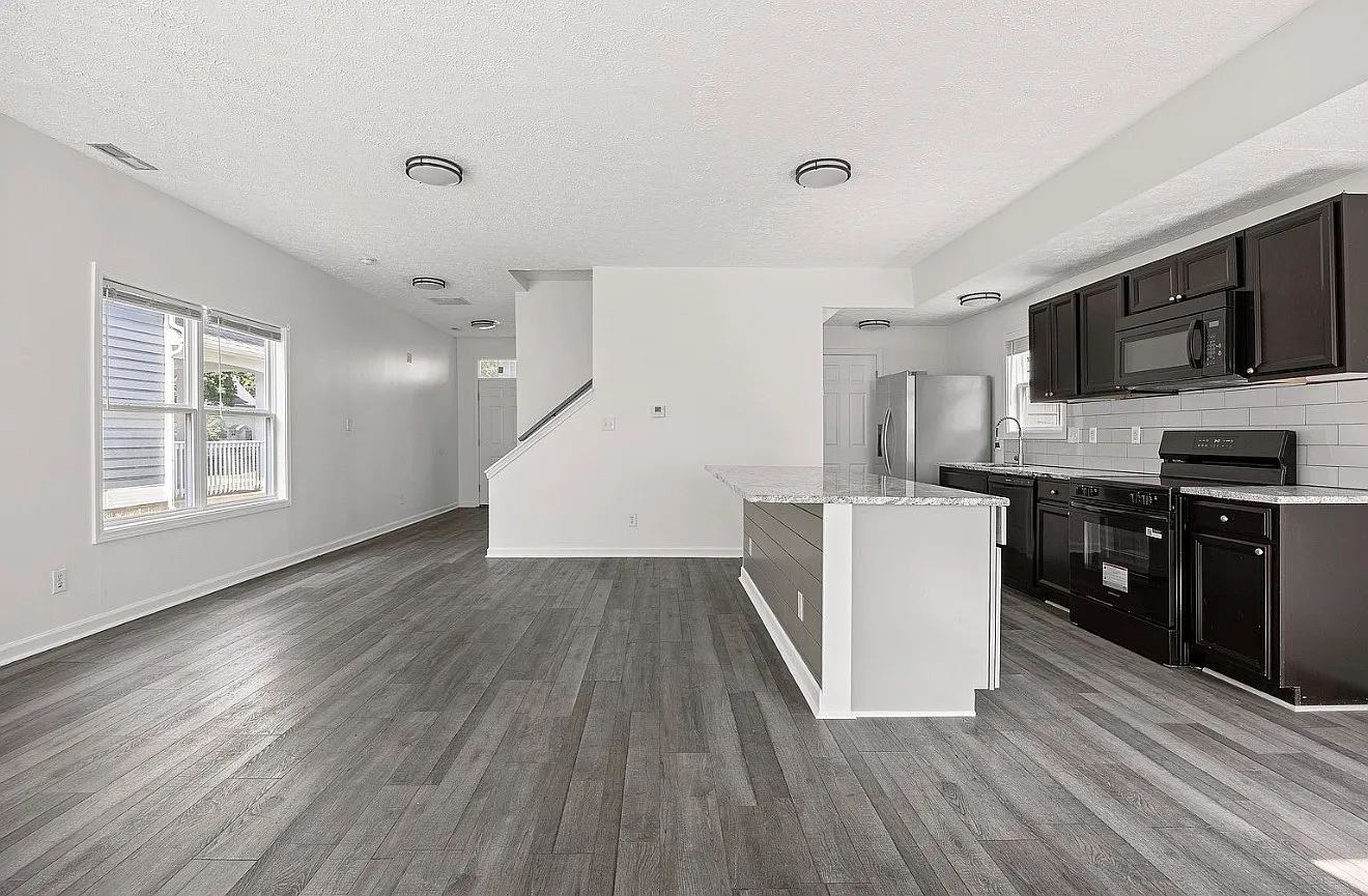 1 bed, 2450 sqft, $2,499 — Photo 4