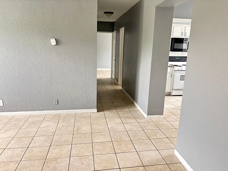Hoagland Apartments — Photo 14
