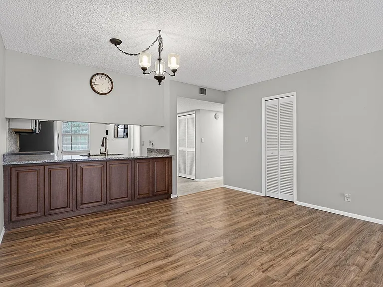 3503 Oaks Way #405 — Photo 6