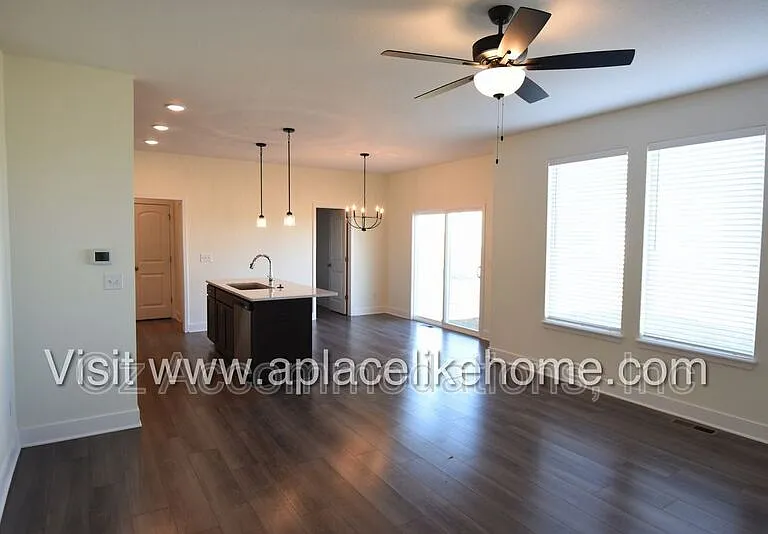 4008 NW 95th Ter — Photo 7
