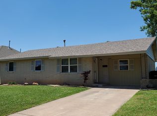 909 S Howard Ave, Moore, OK 73160