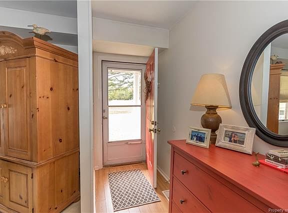 4th image of 211 E Fairway Dr