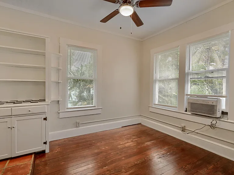 711 Penn St #B — Photo 11