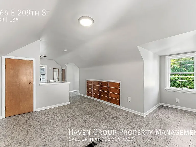 866 E 209th St — Photo 14