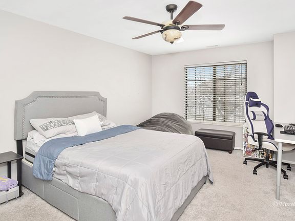 3rd image of 861 Yosemite Trl APT C