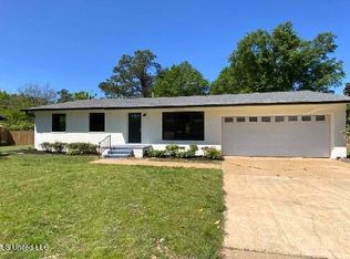 504 Gordon Dr, Holly Springs, MS 38635