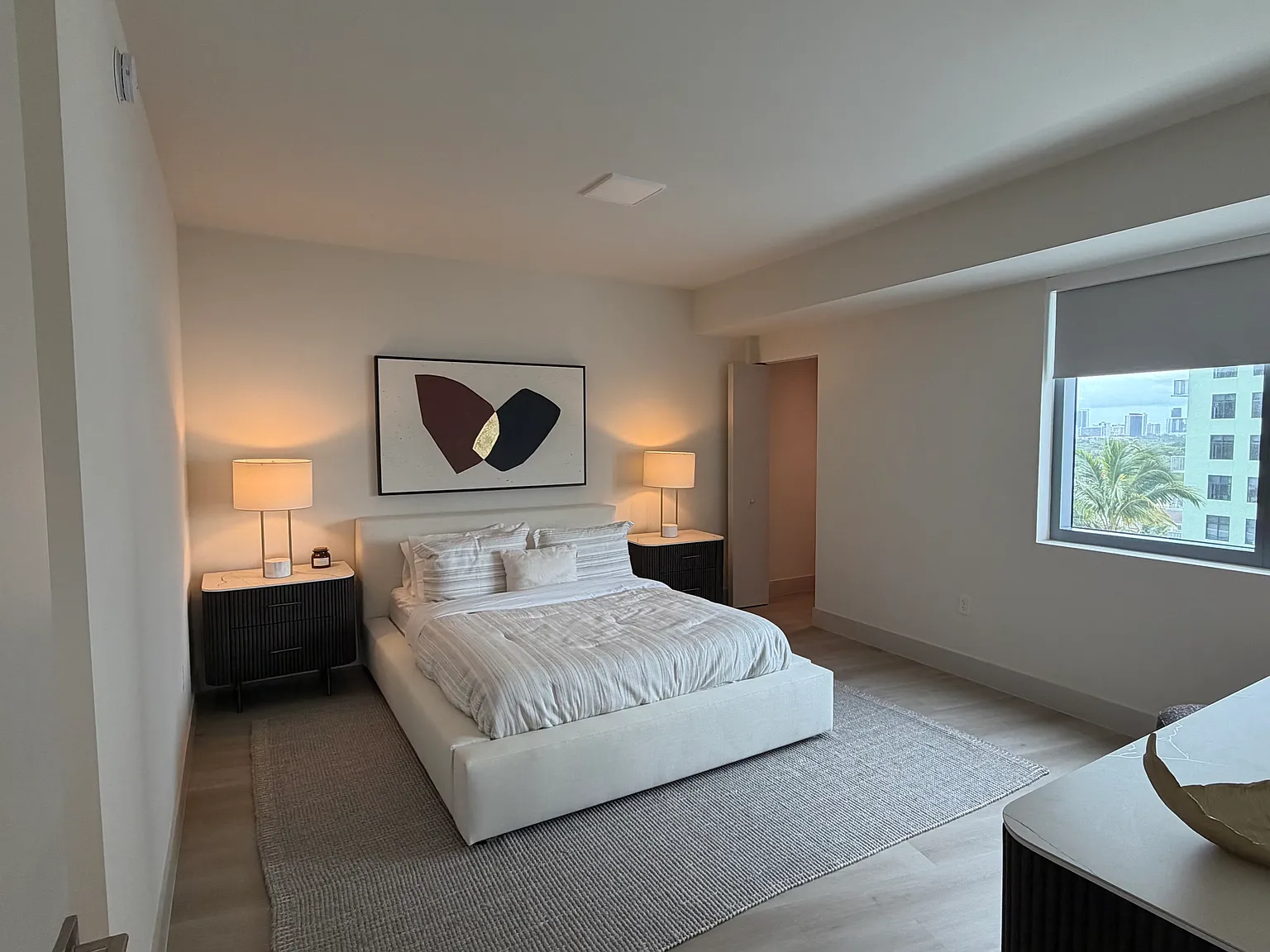 2 bed, 972 sqft, $2,938 — Photo 4
