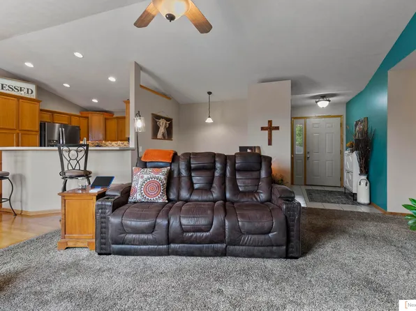 5948 S 81st St, Lincoln, NE 68516