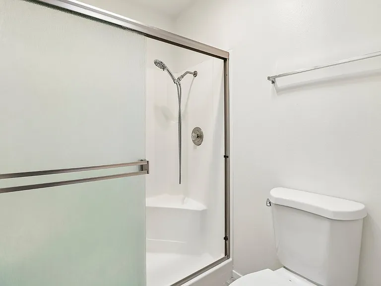 450 W Vermont Ave — Photo 28