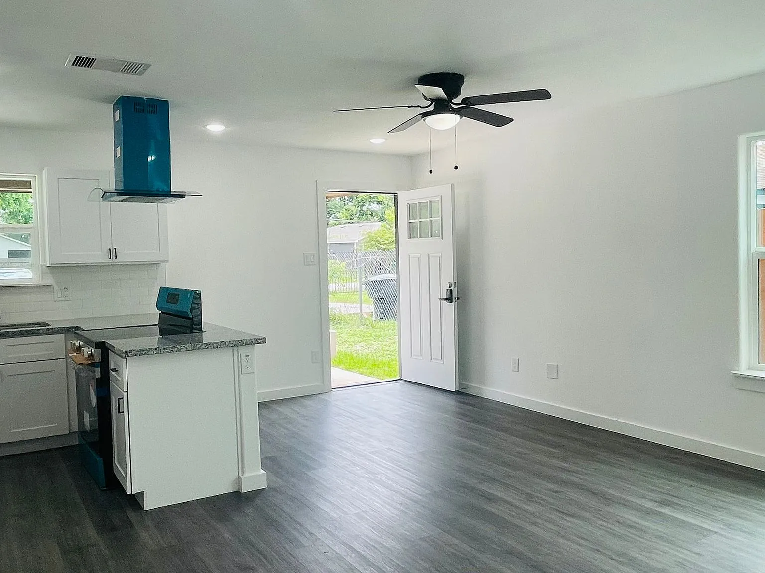 3 bed, 2.5 bath, 1150 sqft, $1,695 — Photo 4