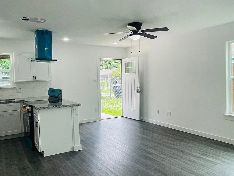 7611 Shotwell St #A — Photo 3