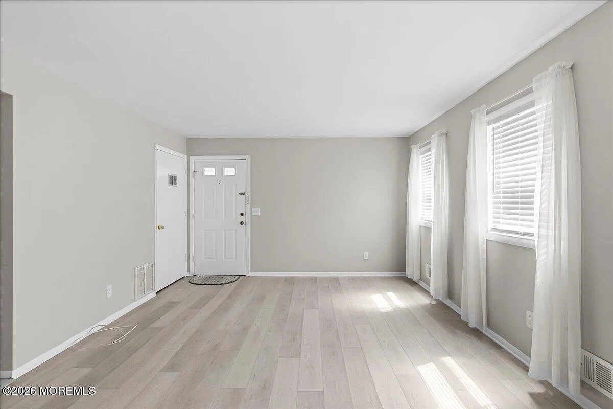 1 bed, 769 sqft, $1,900 — Photo 3